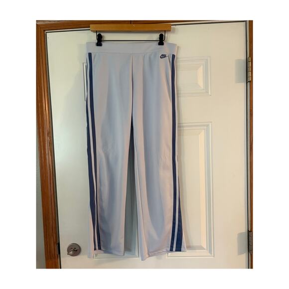 Nike Women’s Track Suit Pants Size Medium - Picture 1 of 2